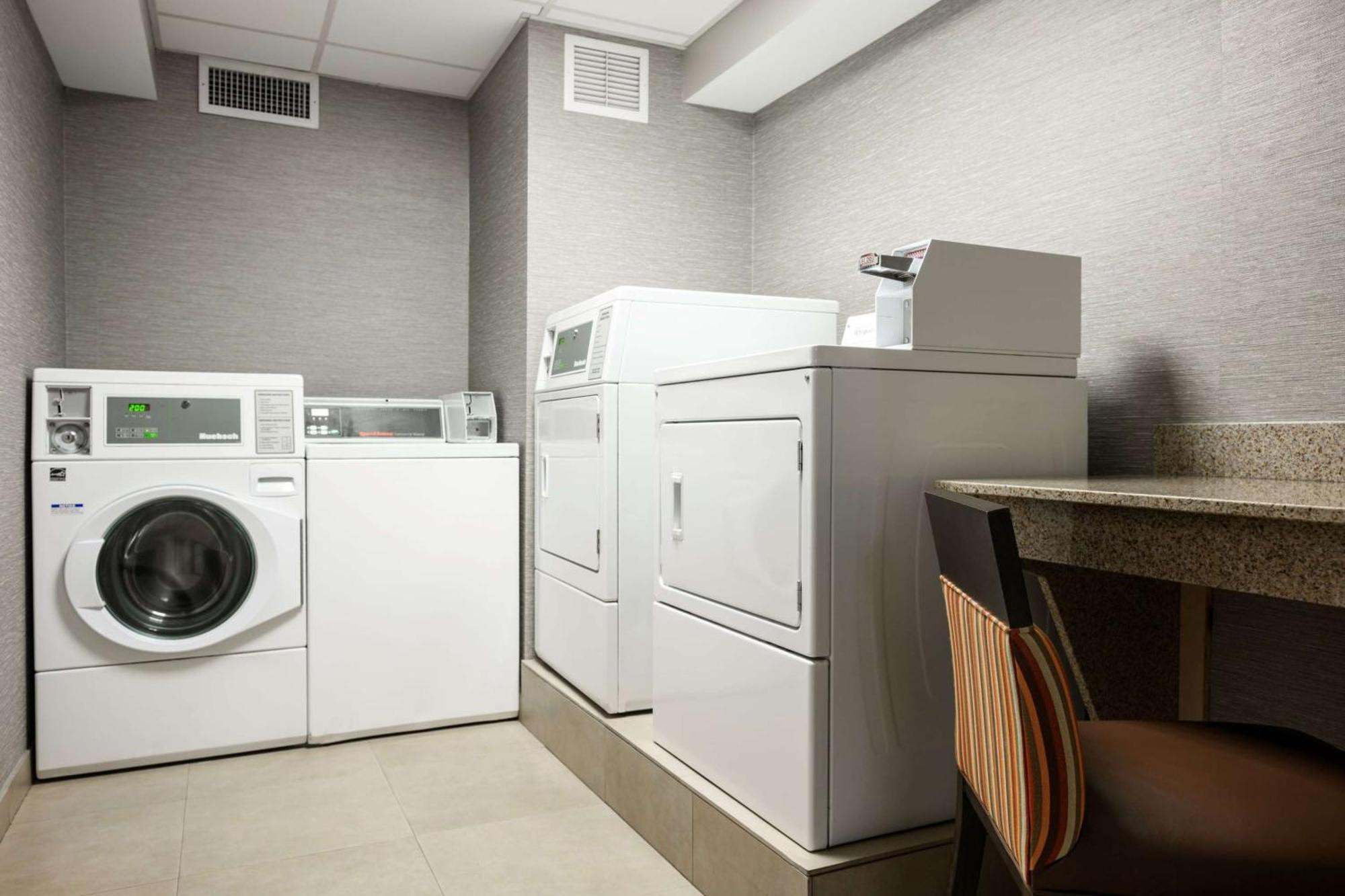 Hampton Inn Evansville Airport Zewnętrze zdjęcie